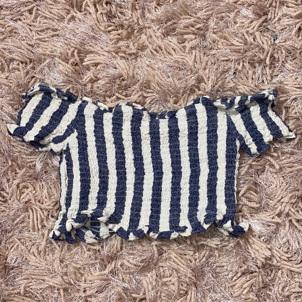 She + sky stretch stripe cold shoulder crop top. SIZE: S